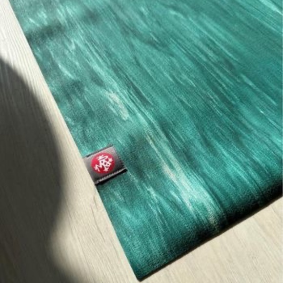 eKO Superlite Travel Yoga Mat 1.5mm - Picture 2 of 3